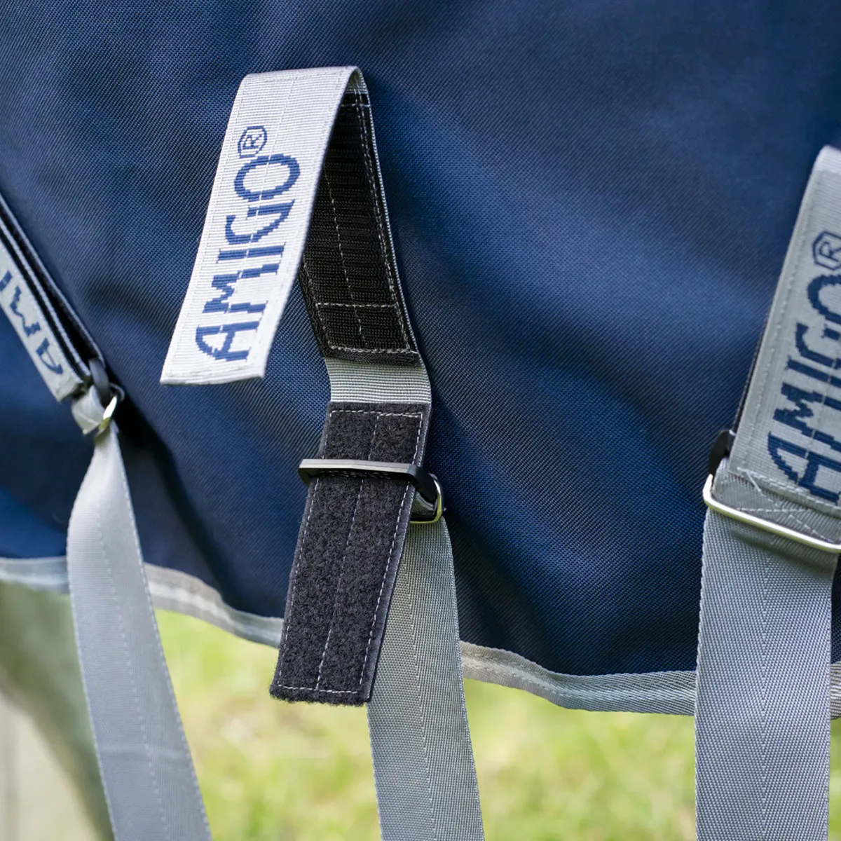 Amigo 1200D FieldSafe Plus 100g Turnout Rug - Navy/Titanium Grey
