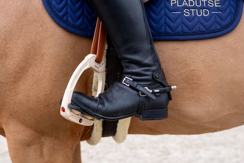 Velari Spurs SS w/Rubber Rubber Ball Shape
